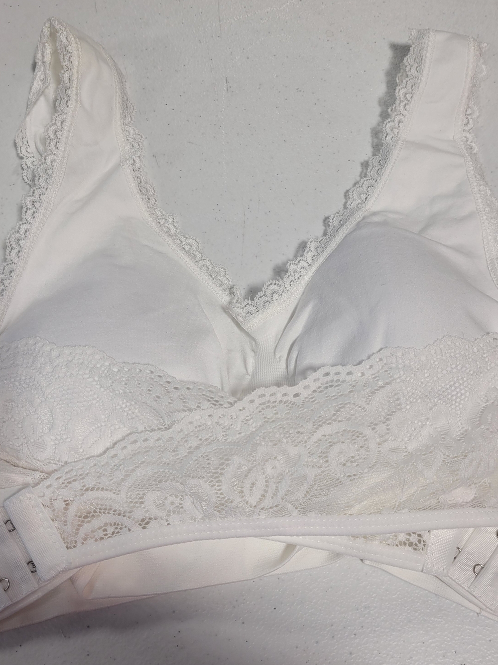 Women's Lace Trim Wireless Bralette - White